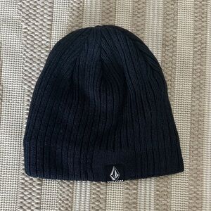 NWOT men’s Volcom blue beanie interior fleece warmth